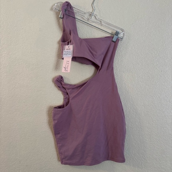 Oh Polly Flavia
Twist Cut Out Mini Dress - Picture 4 of 5